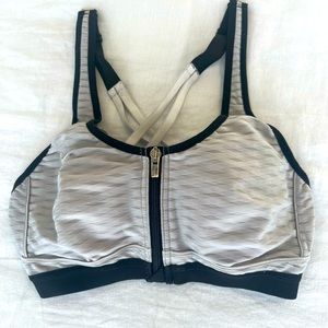 Victoria’s Secret Knockout Front-Close Sports Bra 34C